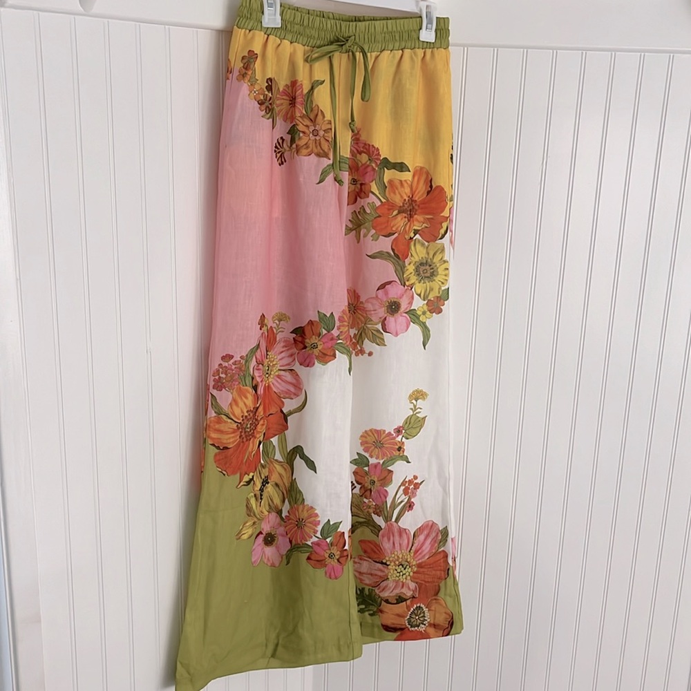 Women’s NWT Colorful Floral Wide Leg Drawstring Pants and Matching Top - Picture 3 of 15
